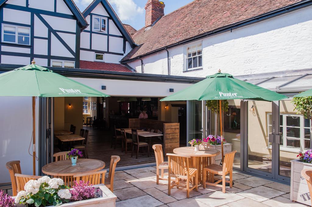 The White Hart, Overton Overton  Buitenkant foto
