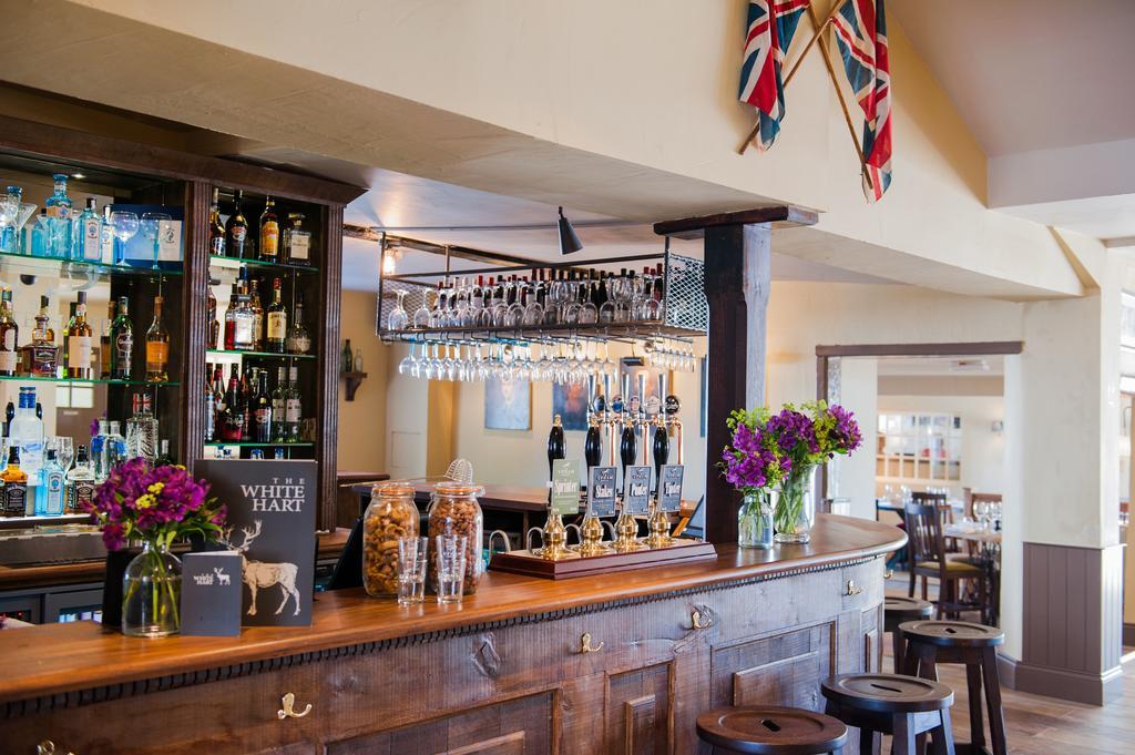 The White Hart, Overton Overton  Buitenkant foto