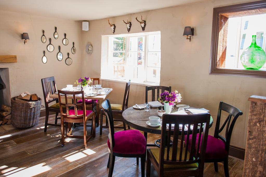 The White Hart, Overton Overton  Buitenkant foto