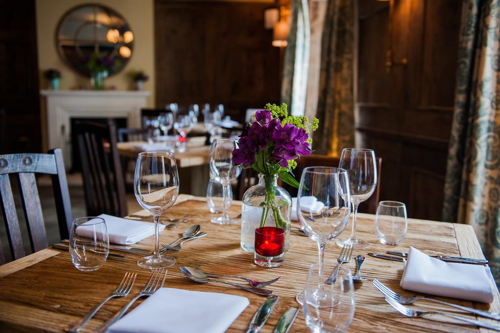 The White Hart, Overton Overton  Buitenkant foto